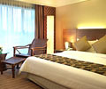 Deluxe-Suite-Bedroom- Holiday Inn Glenmarie