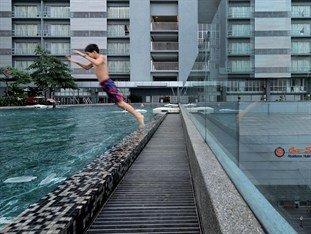 Swimming-Pool-Sundeck - Prince Hotel & Residence Kuala Lumpur