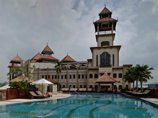 Swimming-Pool-Sundeck - Prince Hotel & Residence Kuala Lumpur